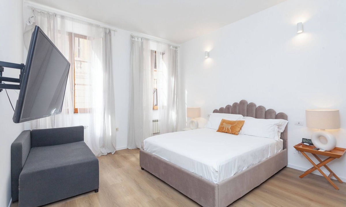 Rione VII Regola Apartment | Palazzo Sant'Elena 2 - by OpenRoma