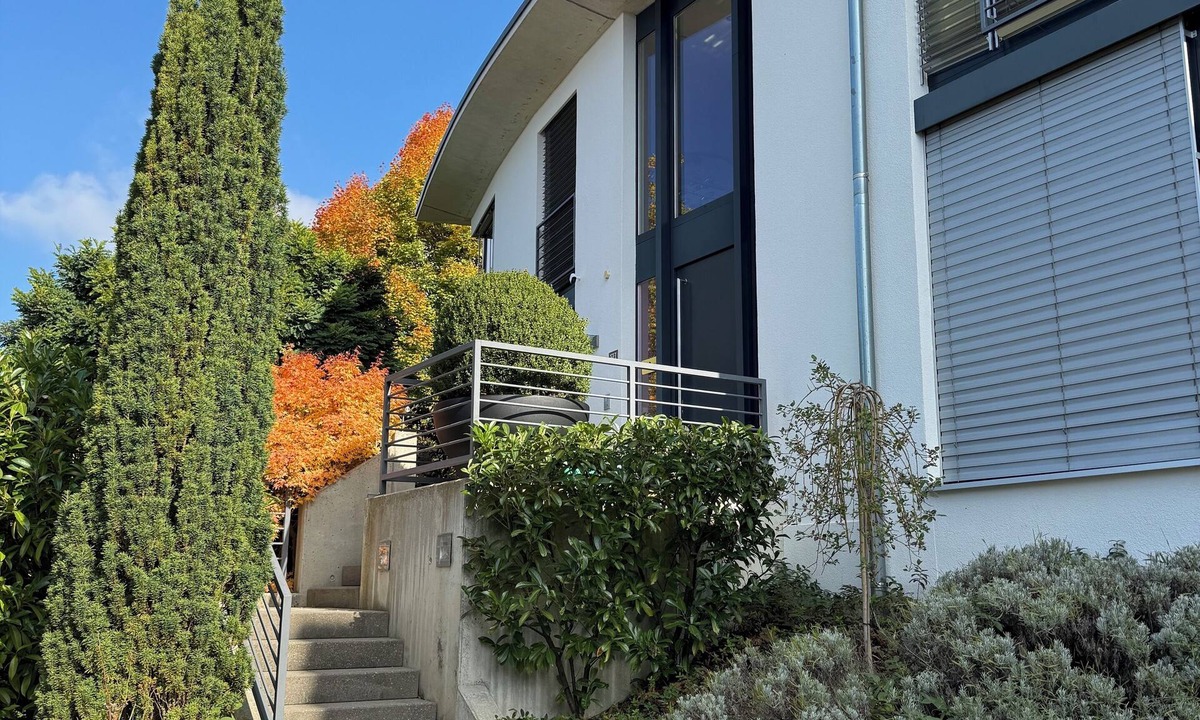 Muttenz House | Panoramic spacious House with Garden & Garage. Sleep 6. Kids welcome. No pets.
