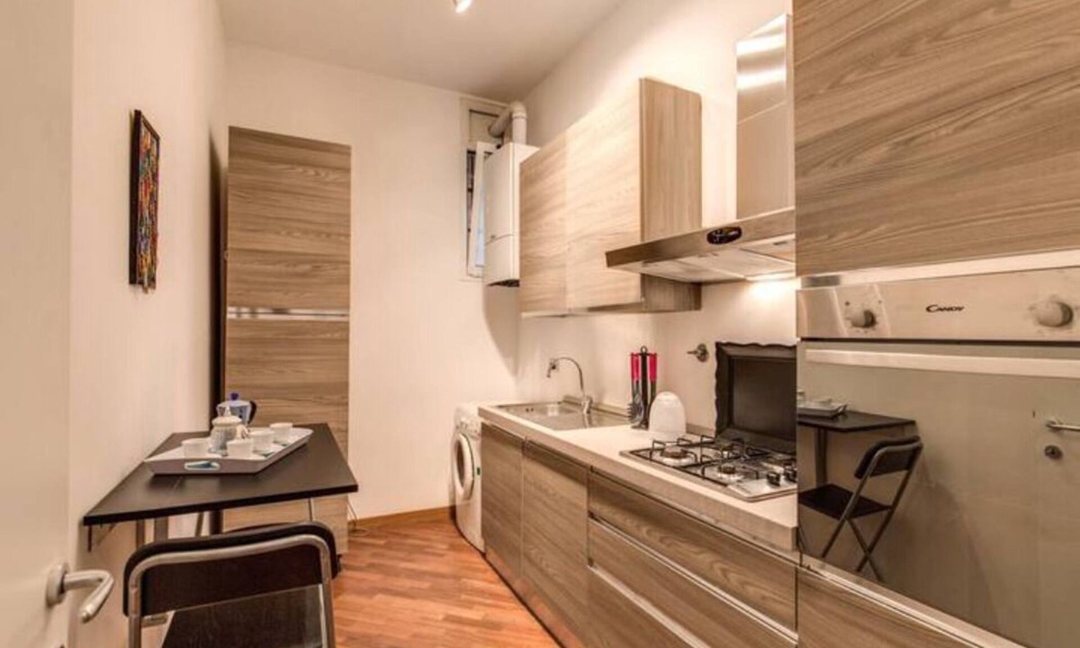 Rione III Colonna Apartment | Pantheon 2 bedroom up 5 persons