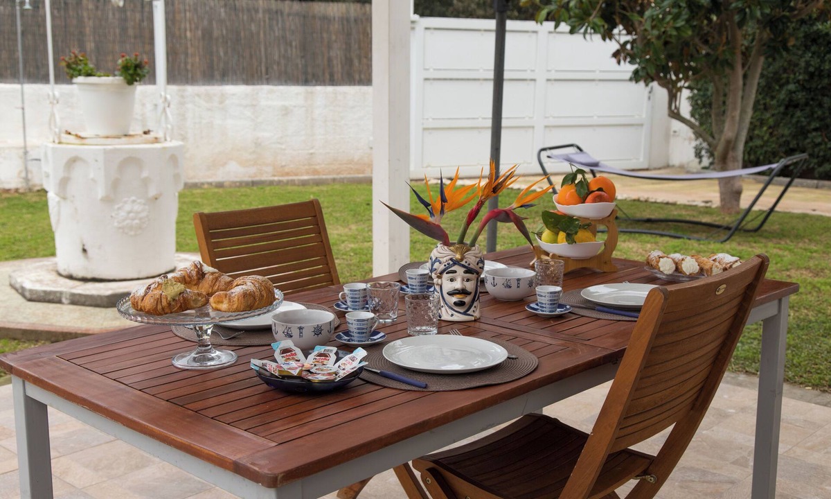 Gallina Villa | PARADISE BEACH, with garden, parking space. 100 mt from the sea. Pets allowed.