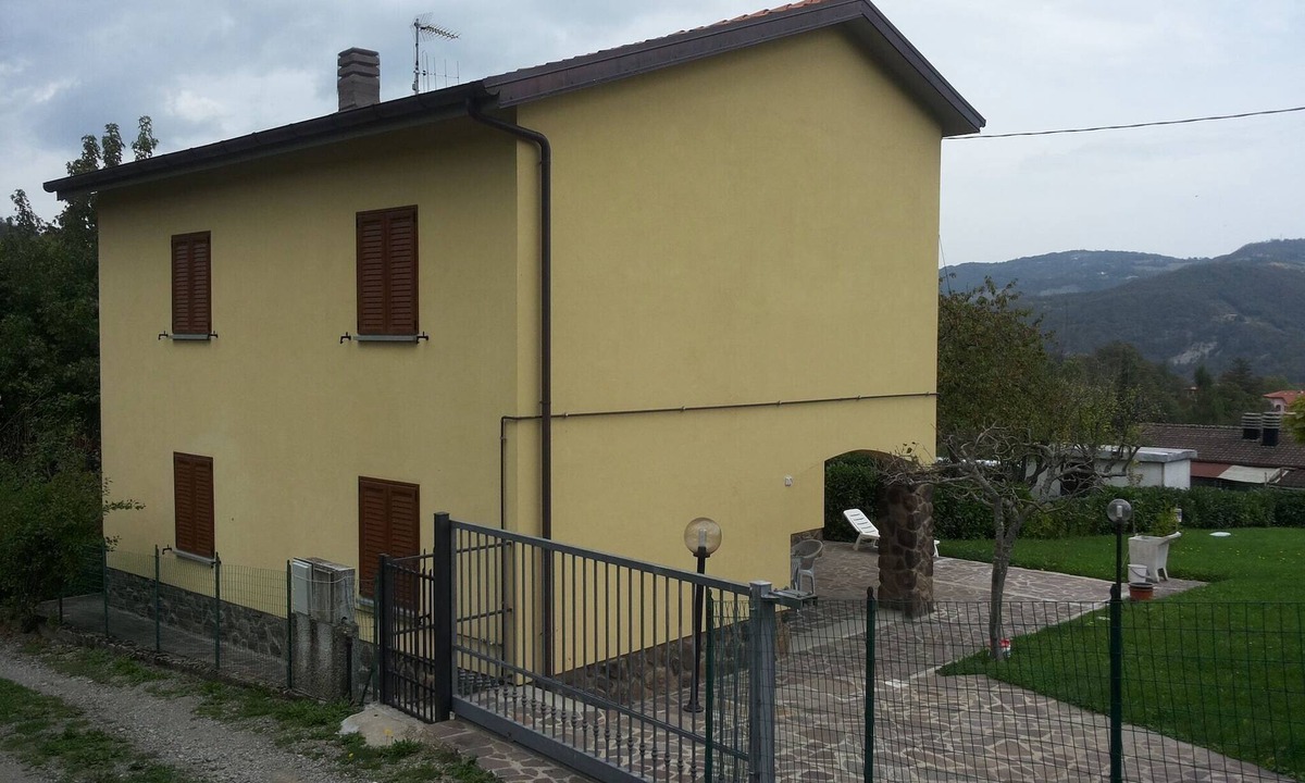 Granaglione House | Peaceful Stay with Garden