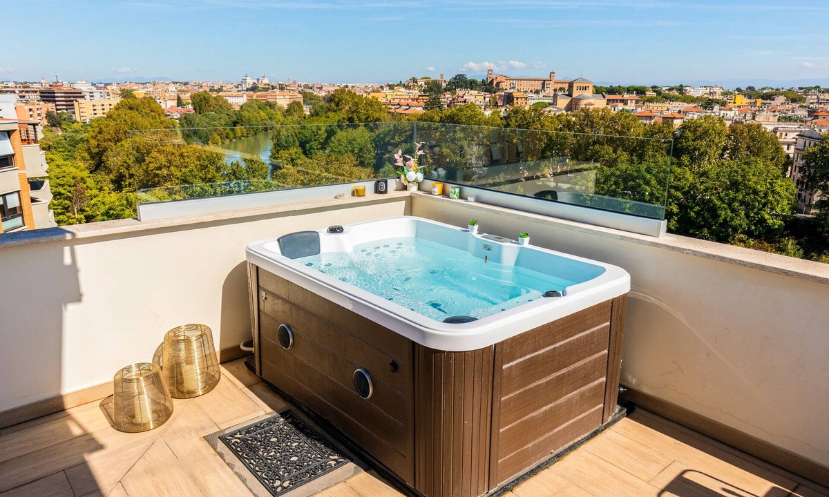Gianicolense Apartment | Penthouse with panoramic rooftop and an amazing view - Rome Holiday Homes