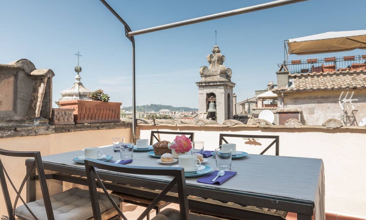 Rome City Centre Apartment | Penthouse with Terrace, Pantheon and 360° City views! Walk to all attractions