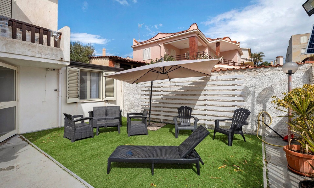Triscina Apartment | Peppe's Home Apartment with Private Terrace, Garden and Wi-Fi