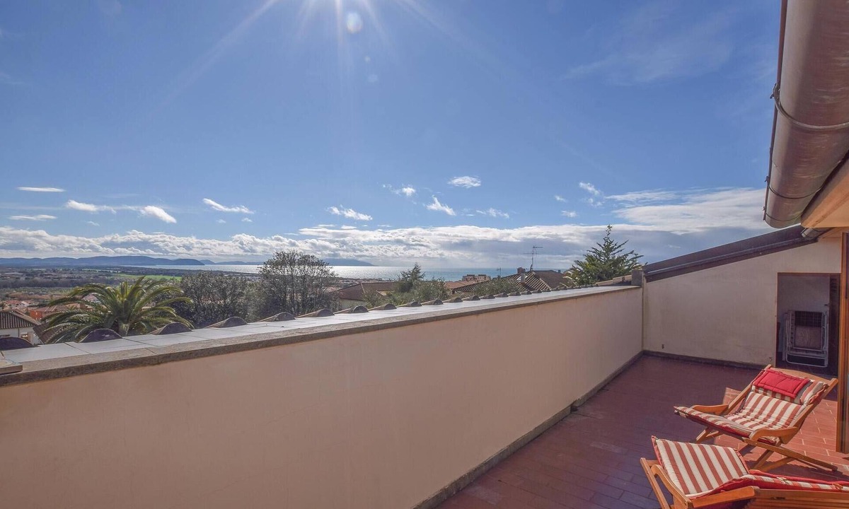 San Vincenzo House | Pet friendly home in San Vincenzo -LI- with house sea view