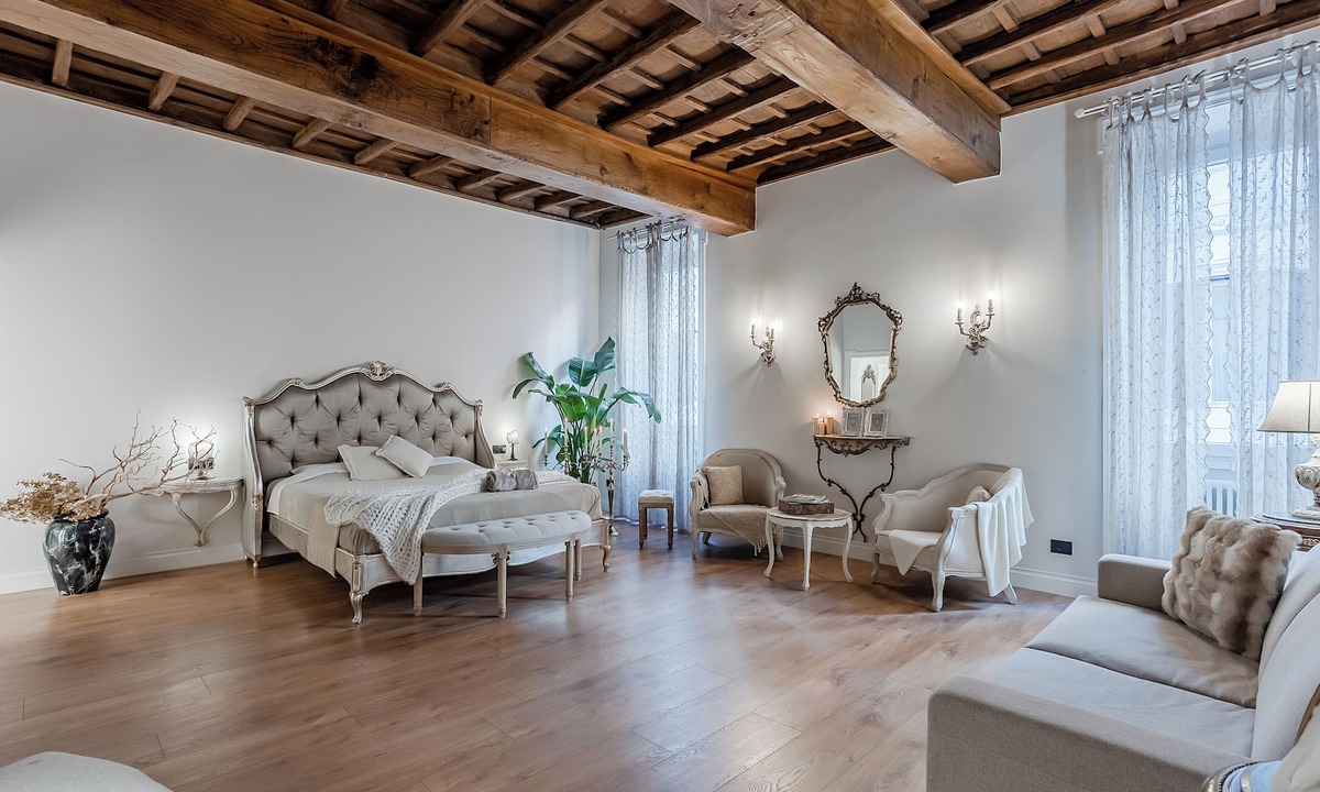 Rione IV Campo Marzio Apartment | Phenomenal 3-bedroom apartment with balcony & bathtub in the heart of Rome