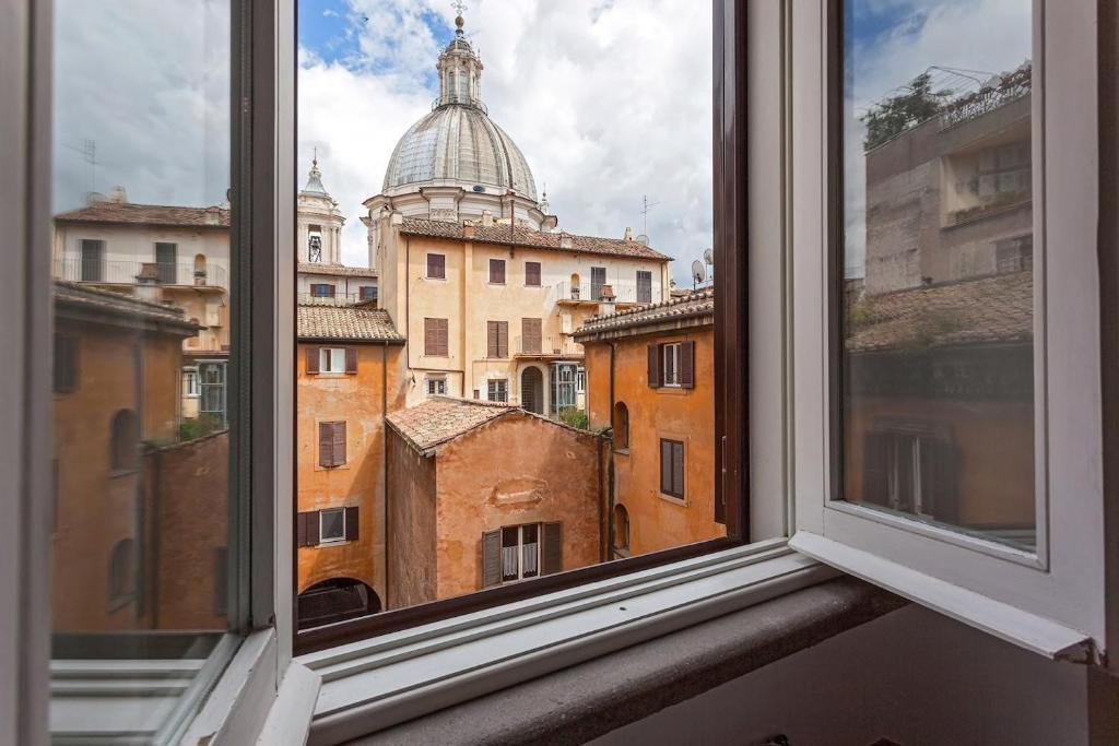 Rione VI Parione Apartment | Piacentino Homes Piazza Navona Teatro Pace 5 e 6