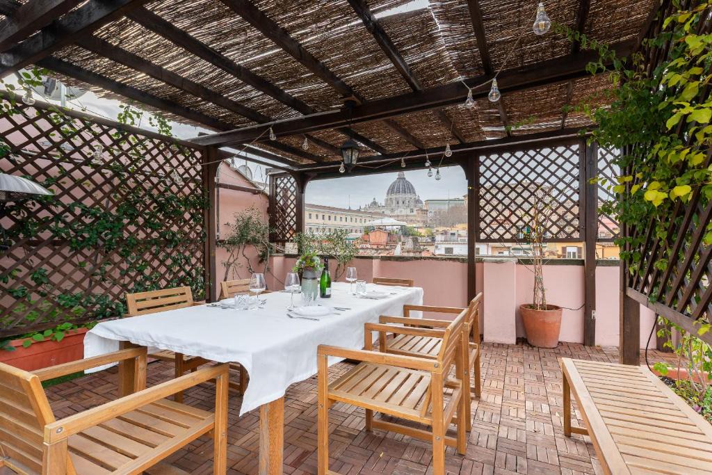 Rione XIV Borgo Apartment | Piacentino Homes San Pietro apartment