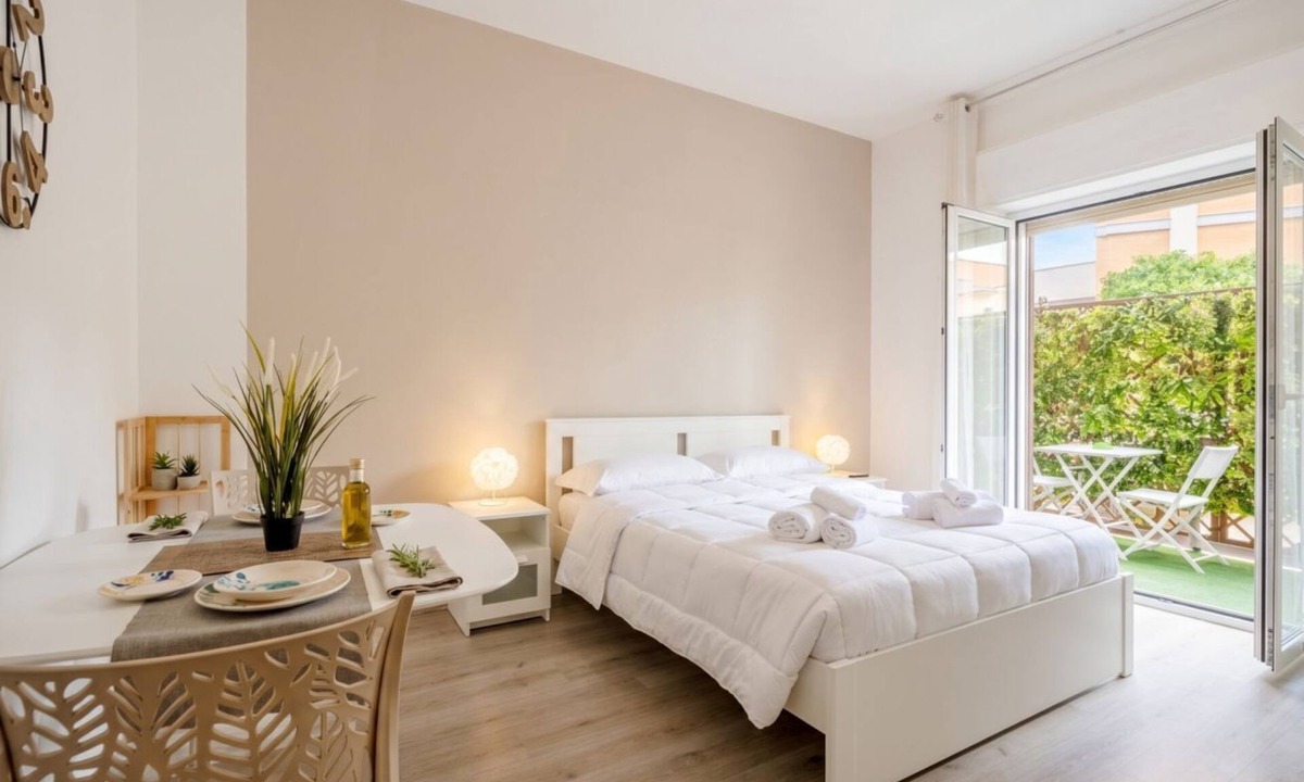Municipio 2 Apartment | Poggio Suite - Bright City Escape