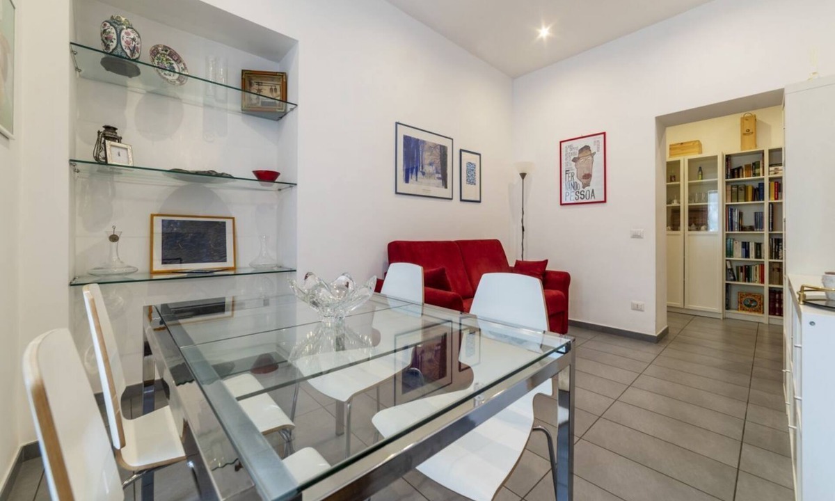 Salario Apartment | Porta Pia & Villa Torlonia Apartment con Balcone