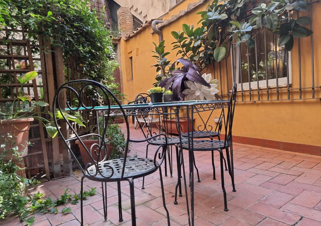 Rione XI Sant'Angelo Apartment | Portico di ottavia prime location with internal courtyard