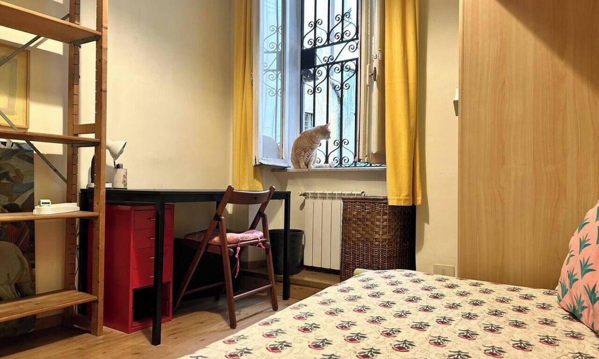 Rione V Ponte Apartment | Private room for female student only, shared with female host Rome Piazza Navona