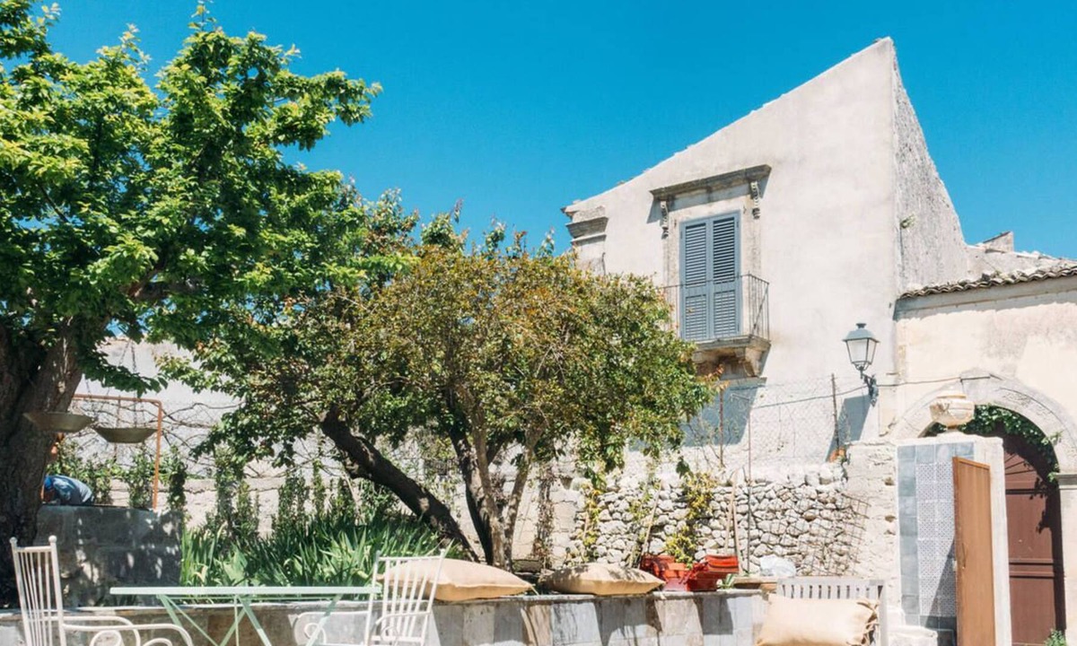 Palazzolo Acreide Historic Centre Villa | Private villa with swimming pool