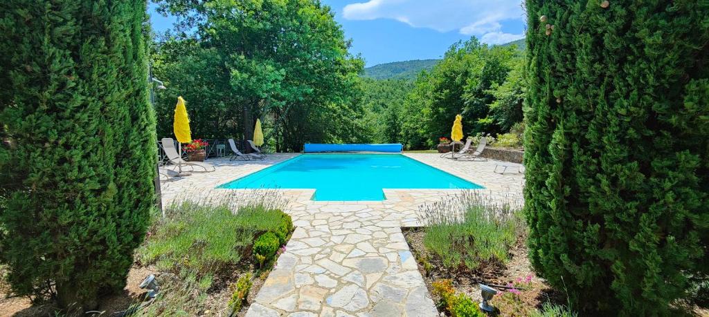 Lisciano Niccone Villa | Private villa with extensive gardens and pool