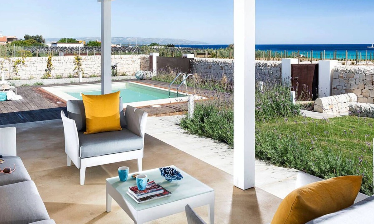 Reitani Villa | Private villa with sea view on a sandy beach