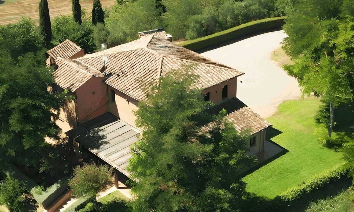 Chiusi Villa | Private Villa with swimming Pool and Garden exclusive use