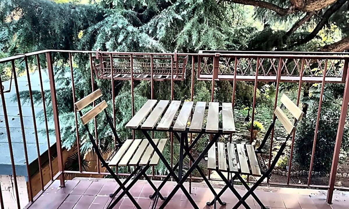 Saragozza-Porto Apartment | Queen Home Maggiore - One Bedroom Apartment, Sleeps 5