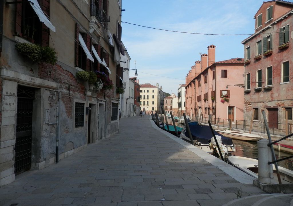 Dorsoduro Apartment | Quiet Bright Apartment Dorsoduro (M0270429597)