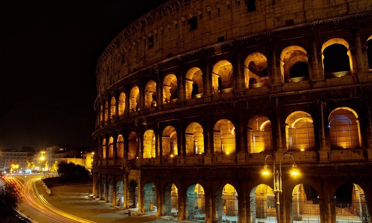 Monti Apartment | Refurbished!Exceptional Colosseum Views Roman Charm Meets Contemporary Style