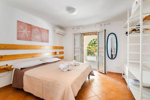 Ognina Apartment | Relax in Villa with Garden Private Terrace 200m from Sea Siracusa