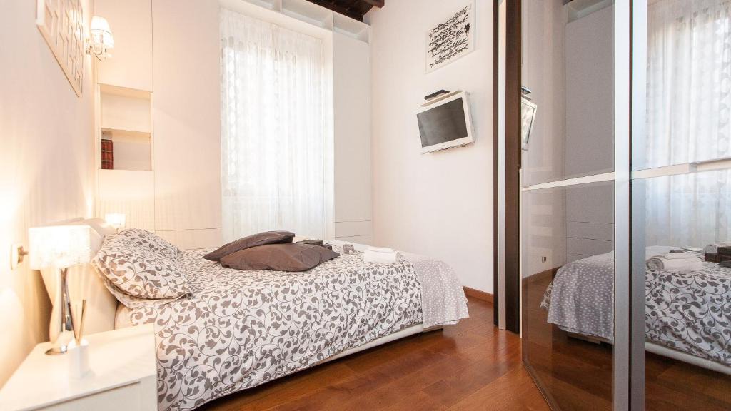 Rione VI Parione Apartment | Rental in Rome Mial house