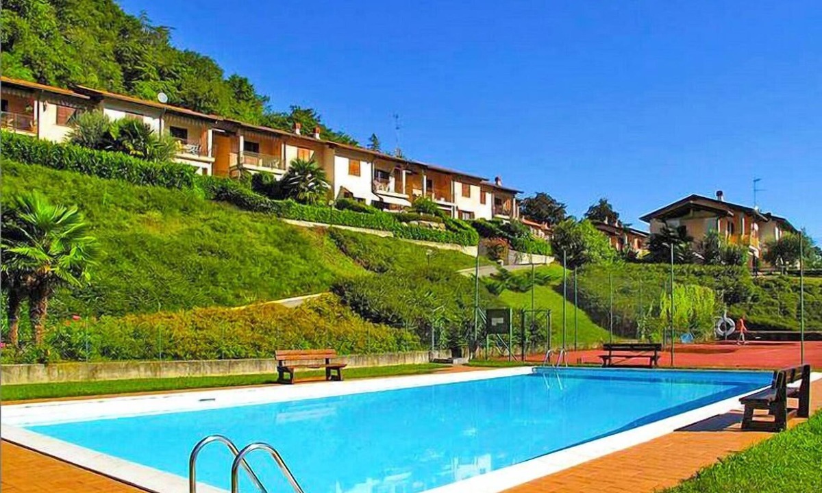 Castello Apartment | Residenza La Rocca: Heike by Lago Reisen