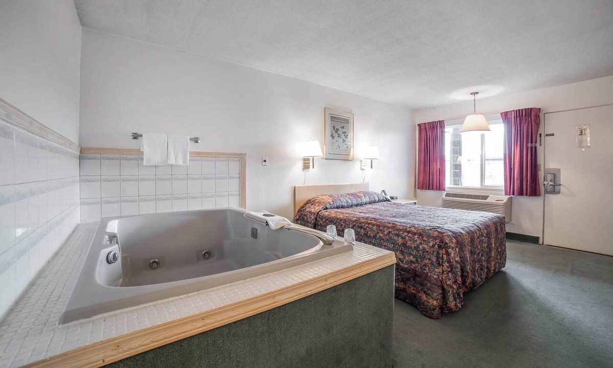 Boardman Hotel | Rodeway Inn Boardman - Hermiston