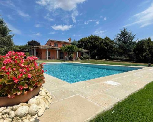 Sutri Villa | Roman Villa with private Pool and park