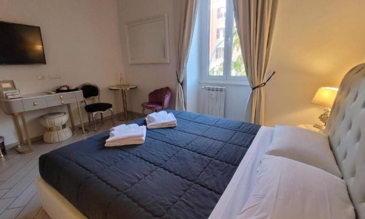 San Giovanni Apartment | Rome Central Rooms: Double Room with Private Bathroom