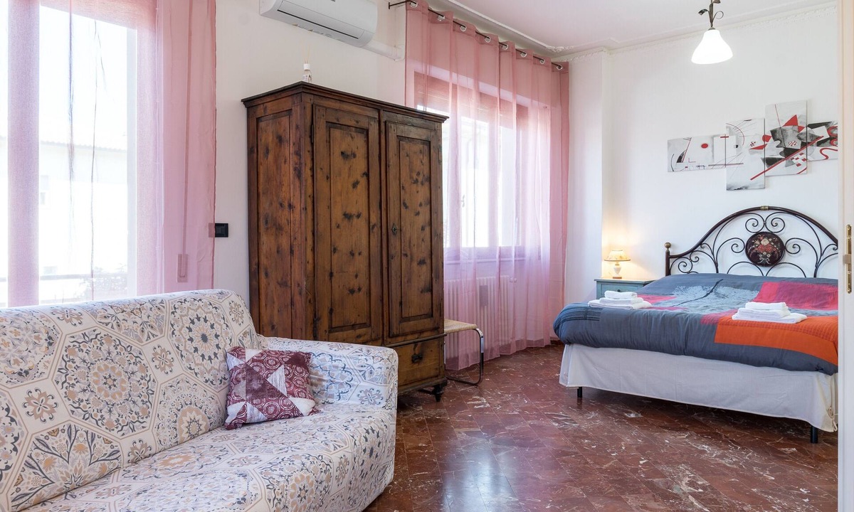Arezzo Apartment | Room 'Art Rooms - Kandinskij' with Private Terrace, Wi-Fi and Air Conditioning