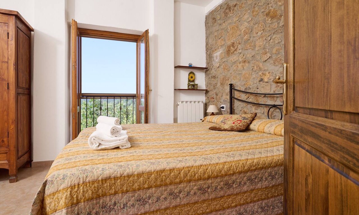 Massa Marittima Apartment | Room 'Camera 4 - Campo Ruffaldo' with Shared Pool, Wi-Fi and Air Conditioning