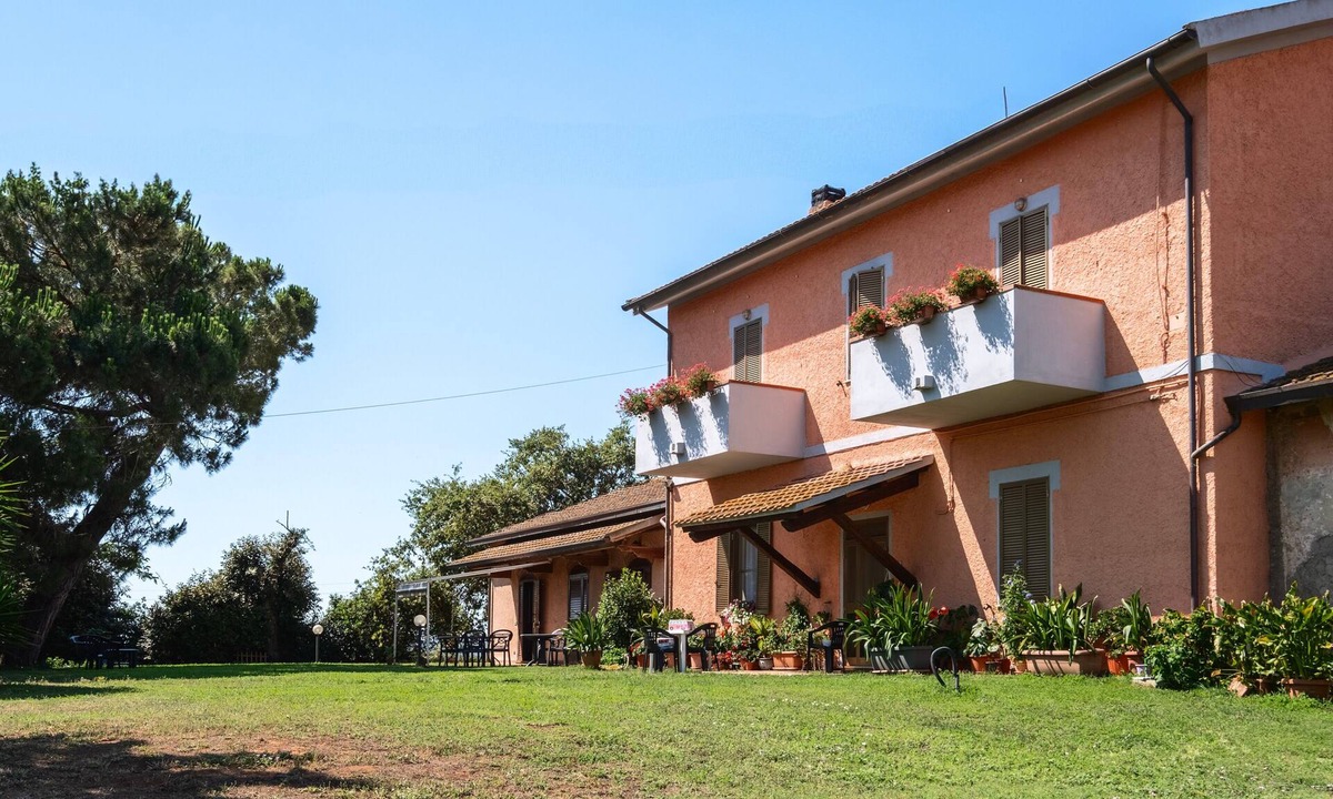 Grosseto Apartment | Room 'Col Moschin - Camera 2' with Shared Terrace, Wi-Fi and Air Conditioning