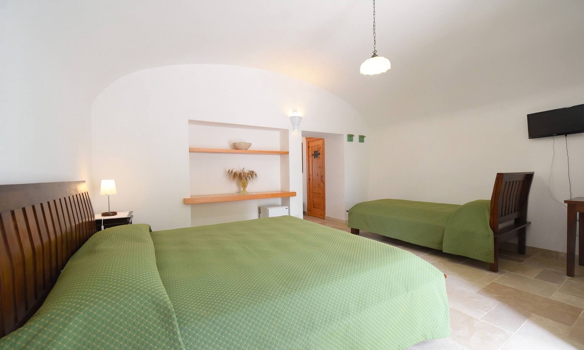 Specchiaruzzo Apartment | Room 'Corte Del Camedrio Lamia Tripla' with Shared Terrace, Shared Garden and Wi-Fi