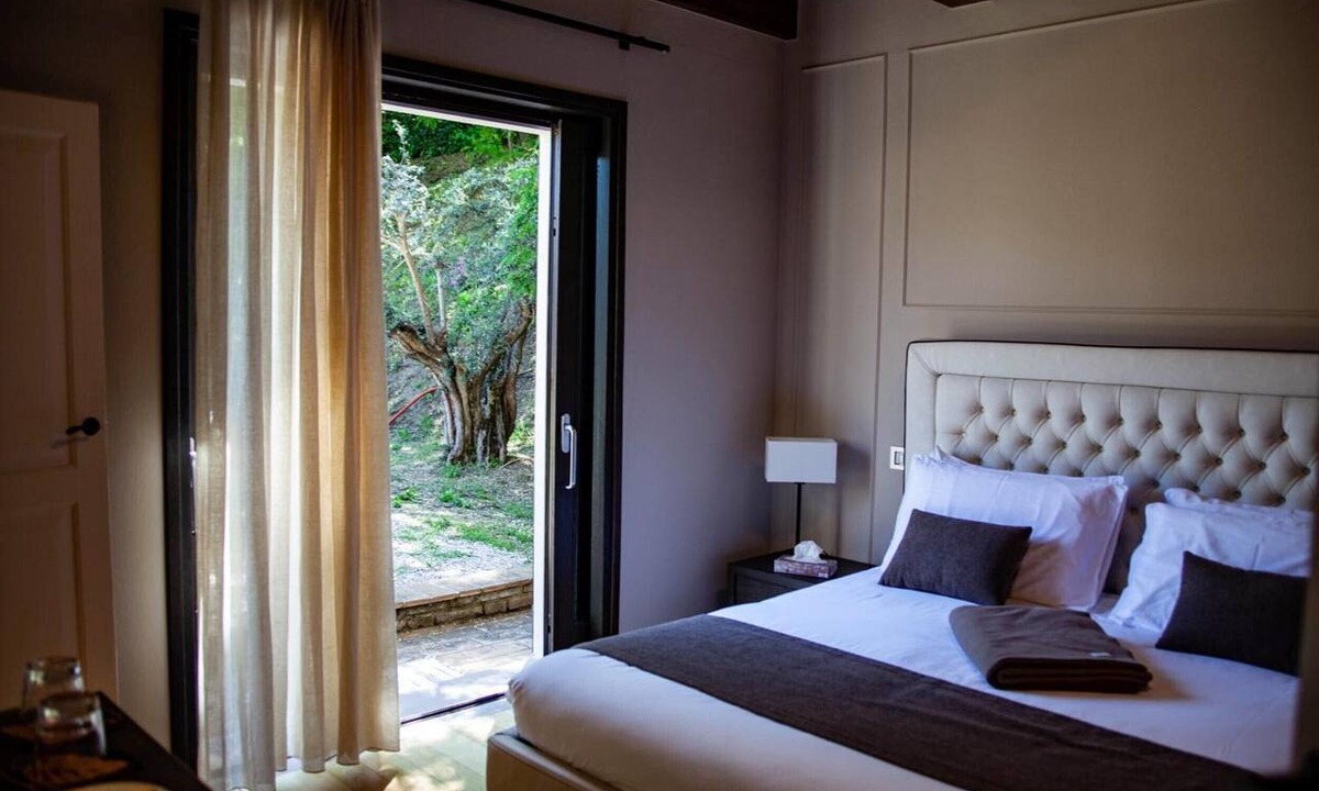 Longiano Apartment | Room 'Resort Villa Paola - Camera Ibis' with Sea View, Wi-Fi and Air Conditioning