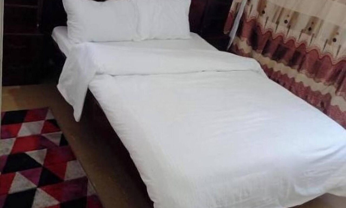 Embu Bed & Breakfast | Royal Gardens Muthatari - Embu : Deluxe Queen Room