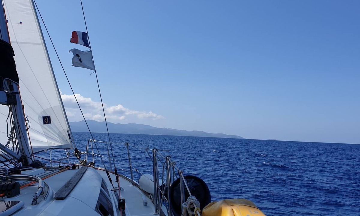 Puntone Boat Rental | Sailing Yachts for Day Trips, Sailing Lessons, Bachelorette Parties, and Cruises