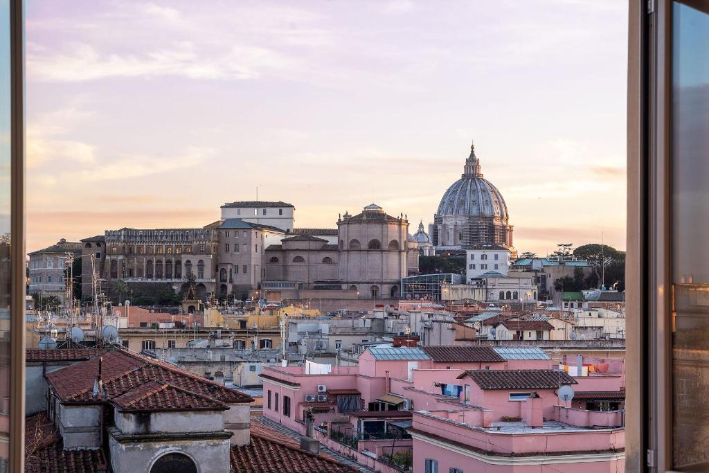 Vatican Apartment | Saint Peter View