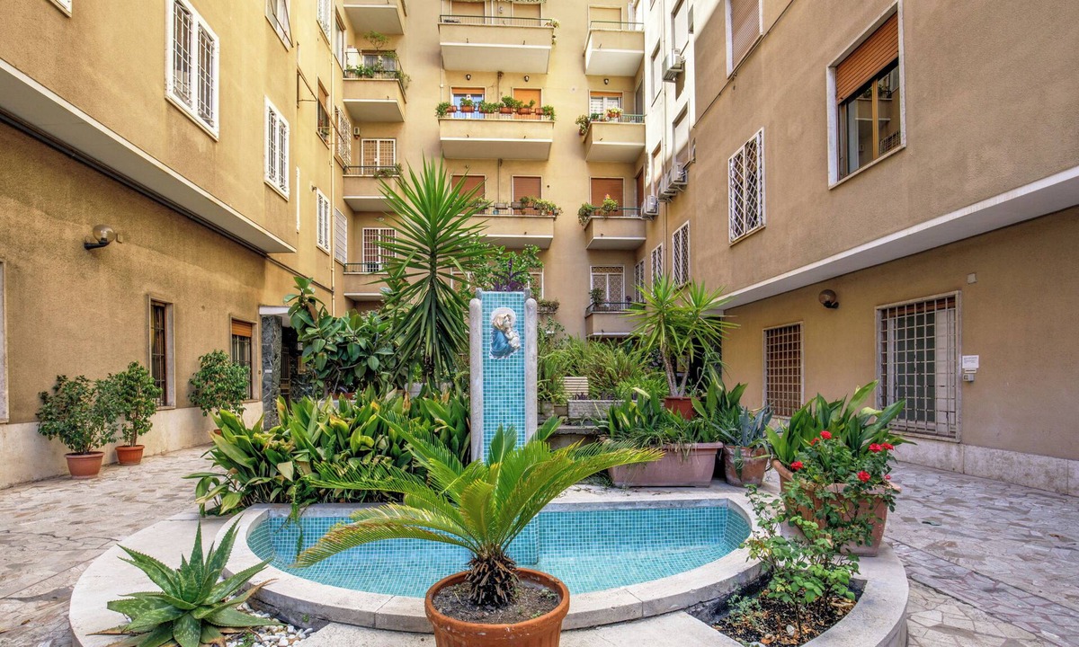Universita House | Santaluna