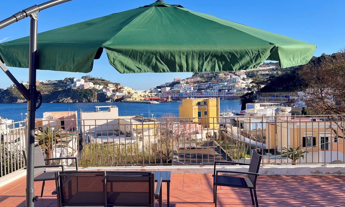Ponza Apartment | SEA BREEZE APARTMENT 2 BATHROOMS 2 ROOMS PRIVATE TERRACE SEA VIEW AIR CONDITIONING