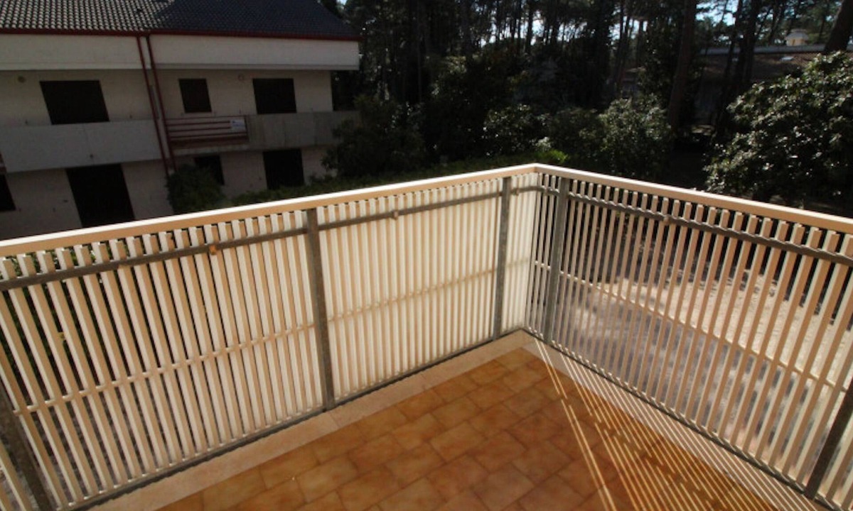 Lignano Riviera Apartment | Seaside flat with shared pool