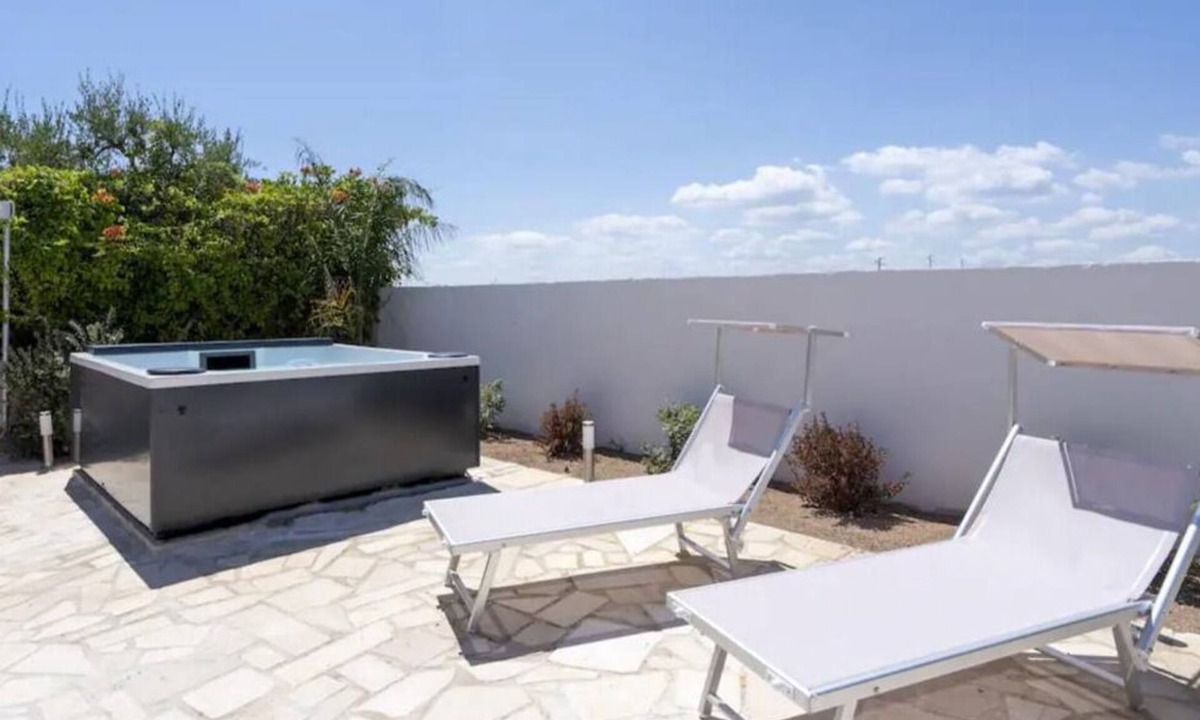 Villanova Villa | [Seaside House] Exclusive Villa with Jacuzzi - Ostuni - 200 meters from the sea