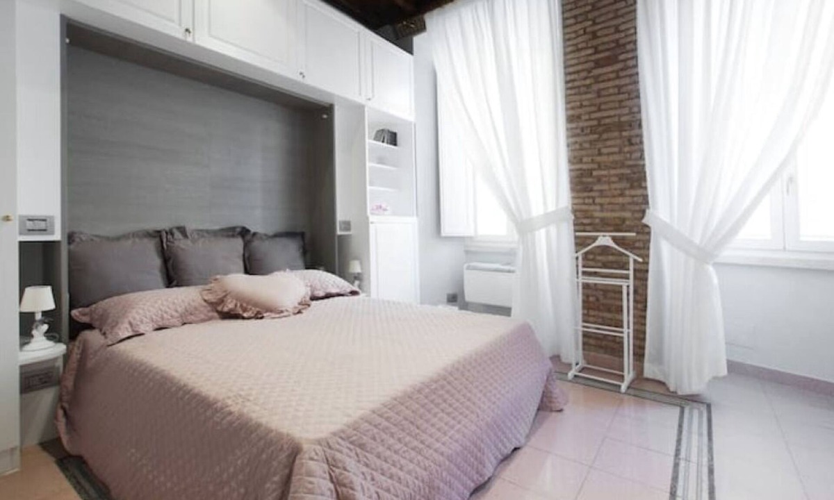 Rione VII Regola Apartment | Secret Studio Retreat in the Heart of the Ghetto by Houseeds
