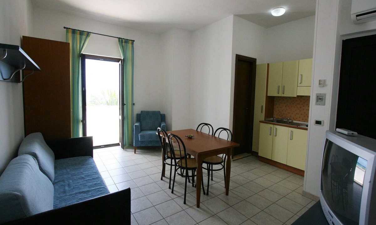 Villanova Apartment | Simple & Sunny Stay by the Sea