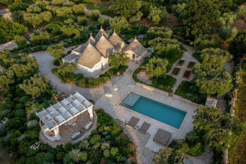 L'Assunta House | Six-Cone Trullo With Spa Near Alberobello
