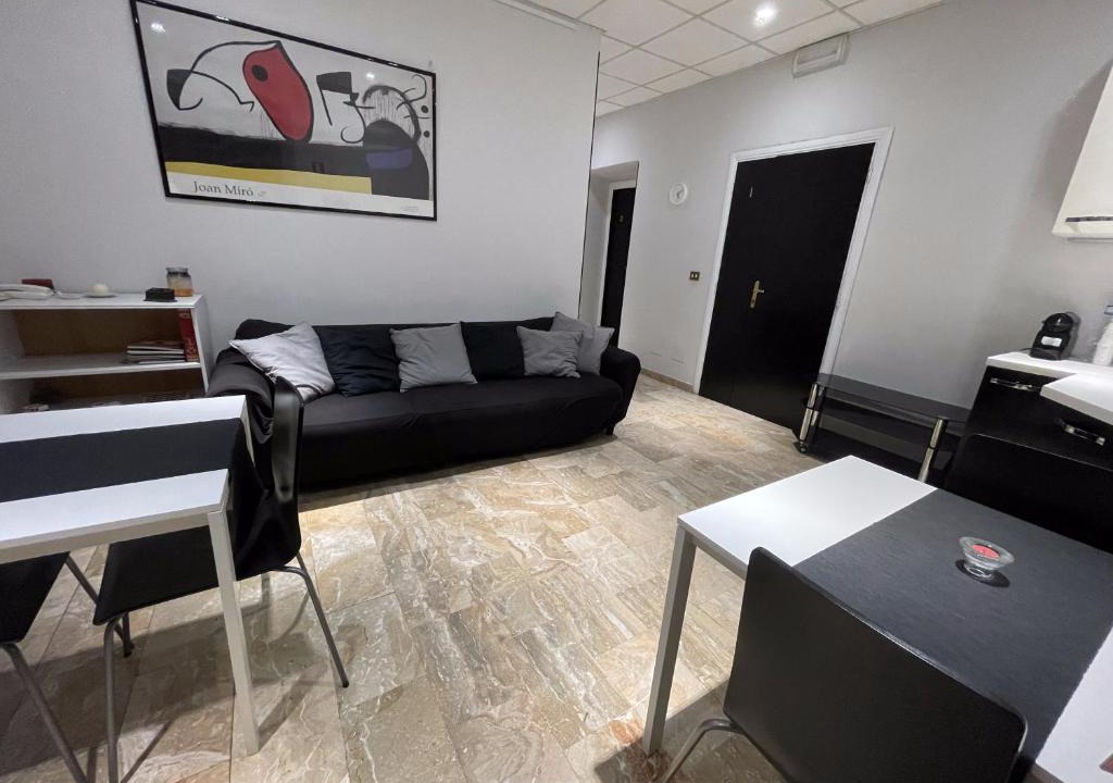 Salario House | Sleepy Max
