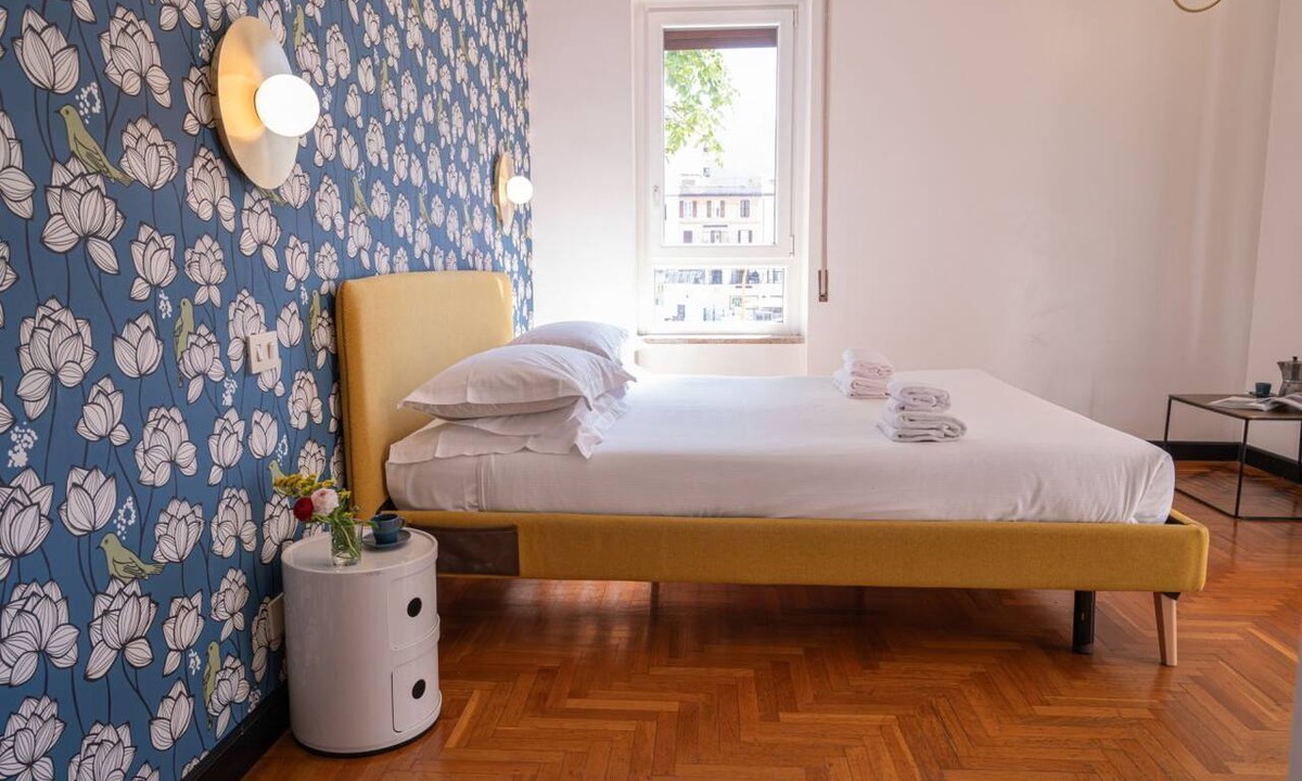 Gianicolense Apartment | Spacious and bright apartment in the strategic point between Trastevere and Testaccio.Situated in the building on the first floor with lift and the doorman.The house has a very comfortable subdivision of the spaces offering the bedrooms their privacy.Ent
