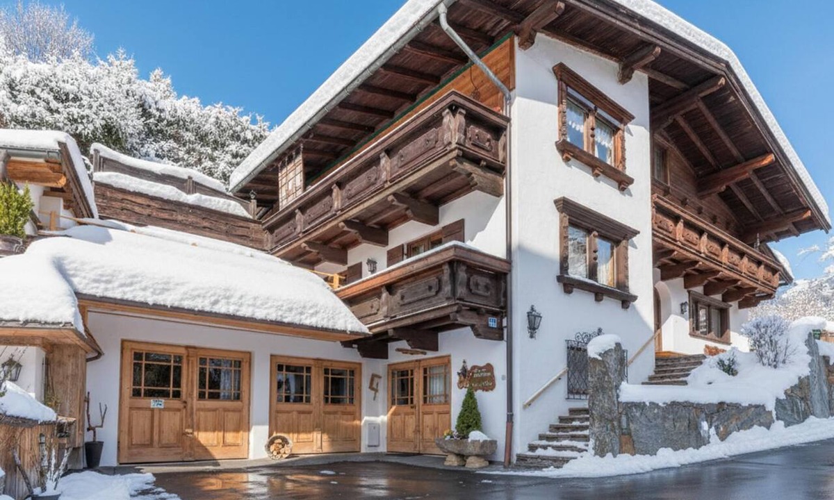 Kitzbuehel Apartment | Spacious holiday flat, 2.2 km to the ski lift