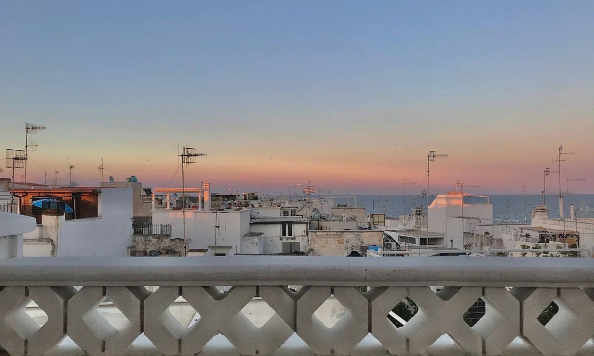 Centro Storico Apartment | Spacious Old Town Home with Magic Rooftop View – Where the Sea Meets the City