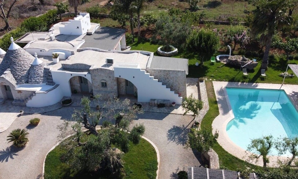 San Michele Salentino House | Splendid Apulian property with trullo, large swimming pool and orchard
