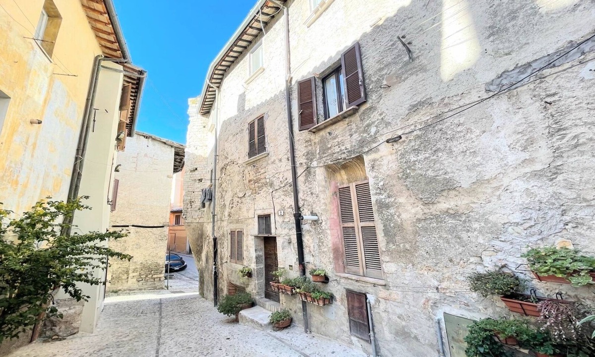 Spoleto Villa | Spoleto storico spacious city house - car unnecessary - wifi - sleeps 10